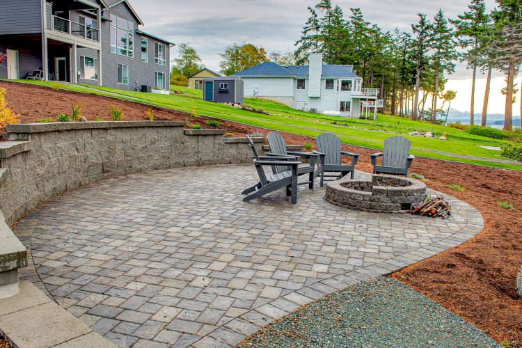 mm-concrete-paver-patio-surrounded-by-retaining-wall-16x9-1